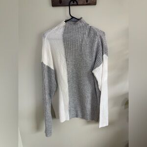 Absolutely Famous Gray and White Turtleneck Sweater